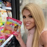 Katey Evans's Instagram, Twitter & Facebook