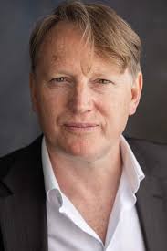 Stephen Bain's Instagram, Twitter & Facebook