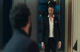 أقدم في فيلم العارف قضية مهمة جدا، وهي الغزو الفكري، فلم تعد الحروب مجرد دبابات وطائرات، هناك غزو أفكار، لذا تعمدنا من خلال هذا الفيلم تنبيه كل إنسان أن يفكر جيدا. Ø§Ù†ØªÙ‚Ø§Ù… ÙˆÙ…Ø·Ø§Ø±Ø¯Ø§Øª ØªØ¹Ø±Ù Ø¹Ù„Ù‰ Ù‚ØµØ© ÙÙŠÙ„Ù… Ø§Ù„Ø¹Ø§Ø±Ù Ù„Ù„Ù†Ø¬Ù… Ø£Ø­Ù…Ø¯ Ø¹Ø² Ø¨ÙˆØ§Ø¨Ø© Ø§Ù„Ø£Ù‡Ø±Ø§Ù…