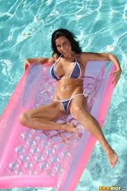 Laura Lee Getting Wild In Bikini - Photo 01 by Bikini Riot