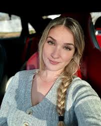 Amber Harrelson's Instagram, Twitter & Facebook