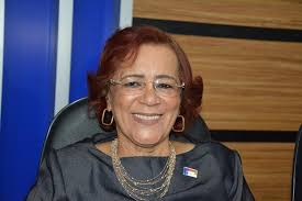 Câmara homenageia mulheres com Diploma Loreta Valadares