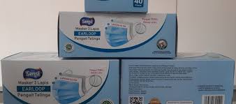 Selanjutnya, cara pakai masker yang tepat adalah memakai masker dengan sisi luar masker berwarna hijau atau biru, sedangkan bagian dalam masker yang menempel langsung dengan area mulut dan hidung berwarna putih. Harga Terbaru Masker Penutup Hidung Dan Mulut Merk Sensi Di Apotik Daftar Harga Tarif