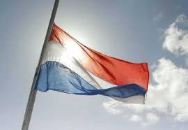 Wel mag er de speciale 'vier. De Loermeeuw Gemeente Oldebroek Op 4 En 5 Mei Hangt De Nederlandse Vlag Vanaf Alle Overheidsgebouwen Particulieren Mogen Ook Vlaggen Hou Hierbij Rekening Met De Volgende Regels Dodenherdenking 4 Mei Op