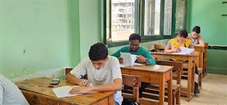 Al-Azhar Portal - بوابة الأزهر - الغرفة المركزية لامتحانات الثانوية الأزهرية:  أسئلة الفيزياء راعت الفروق الفردية وجمعت بين قياس الفهم والتحليل والمعرفة  المباشرة