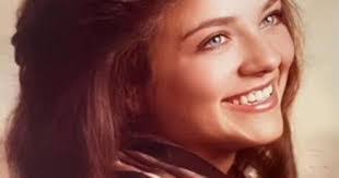 Gina Donahue's Instagram, Twitter & Facebook