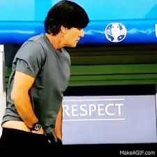 Der junge löw, unser bester!, schrieb der kicker kürzlich. Jogi Low Fasst Sich An Die Eier On Make A Gif