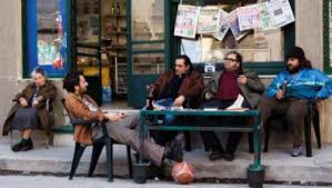 Né à athènes, fílippos tsítos fit ses études de commerce à l'université d'économie d'athènes tout en travaillant sur des documentaires pour la télévision grecque. Kleine Wunder In Athen Film Trailer Kritik