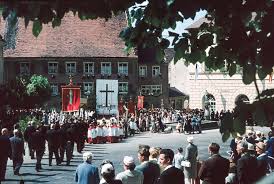 Der fronleichnamsaltar, erzählung von peter rosegger: Fronleichnamsaltar Vor Der Alten Sonne Ca 1960 1963 Loffingen Damals