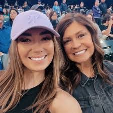 Taylor Sinclair's Instagram, Twitter & Facebook