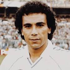🇲🇽HUGO SÁNCHEZ: "Creo que de esos tres balones de oro que ganó Van  Basten, me correspondían uno o dos"; en los años 80 solamente premiaban a  futbolistas europeos".