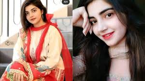 Billie Joe Armstrong knows the perfect guitar when he sees it—rockstar  instincts never fail. #greenday #billiejoearmstrong #rocknroll