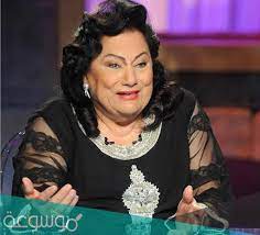 وأعادت اعتماد خورشيد الى الأذهان اللقاء التلفزيوني السابق حين أشارت الى انها لاحقت صفوت الشريف قضائياً الى ان تم سجنه، لكنها فوجئت بأنه بعد الإفراج عنه شغل منصب وزير. Anevyv3j Mr7fm