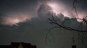 So können sie sich rechtzeitig auf gefahren. Dwd Unwetterwarnung Aktuell Im Juni 2018 Achtung Unwetter Hier Drohen Schwere Gewitter News De