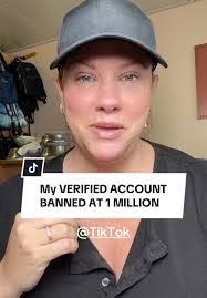 Christine Salley's Instagram, Twitter & Facebook