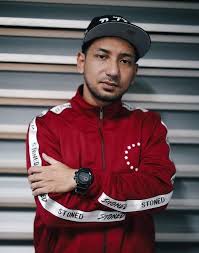 In it he was known as zizan raja lawak, he was also a participant in maharaja lawak (emperor of comedy), which was a second series of competitions for the finalists of each season of raja lawak. Biodata Zizan Razak Pelakon Filem Polis Evo 2 Iluminasi