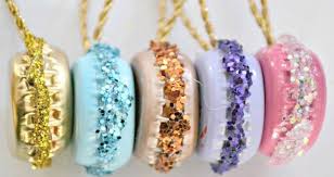 Konnen Sie Mit Den Kindern Niedliche Schneemanner Basteln Mit Kronkorken Fur Basteln Mit Kronkorken Handgefertigte Weihnachtsdekorationen Basteln Mit Flaschen