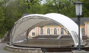 Sie wurde in den jahren 1953 bis 1955 als freilichttheater „junge garde auf dem gelände einer ehemaligen kiesgrube geschaffen und am 12. Architekturbeschreibung Des Freilichttheaters Im Grossen Garten Von Herbert Schneider 1955