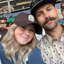 Can someone get me in contact with the floral teacher at ECHS?