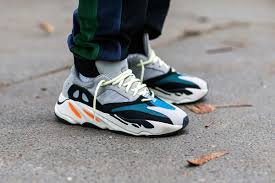 But at the very top of the trend, balenciaga's triple s remains the shoe that keeps on giving. Acide Repentir Percee Adidas Style Balenciaga Grossissement La Grace Affectueux