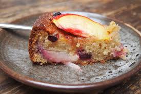 Gateau Aux Peches Framboises Caseilles Et Yaourt A La Grec Gateau Peche Nourriture Delicieuse Yaourt Grec