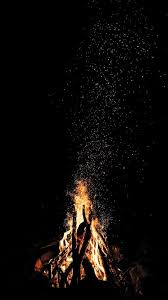 Pada mulanya, api unggun dipakai sebagai tempat pertemuan selain sebagai penghangat badan dan menjauhkan dari gangguan binatang buas. 8 Ide Api Unggun Api Unggun Api Pemandangan