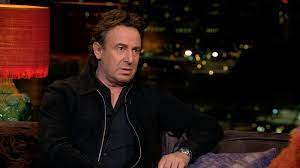 This is marco borsato, he is a dutch singer!! Marco Borsato Hals Uber Kopf In Meine Frau Verliebt Nach Welt