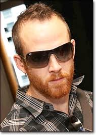 Quel âge a Dave Farrell ? 48 Ans, né le 08-02-1977.