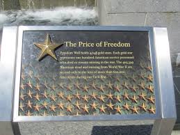 There are 4000 stars each representing 100 lives lost in ww2. Top 10 Facts About The National World War Ii Memorial Discover Walks Blog