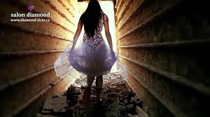 V archivech se tak našel dopis jakéhosi zoufalého saského tatínka, který prosí svého syna, aby se proboha česal a stříhal tak, jak se na muže sluší, a ne tak zženštile jako vikinští přivandrovalci. Navody Na Super Vecicky Ucesy Pro Vas Punk Styl Youtube