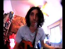 Nel corso degli anni bugo ha personalizzato il suo stile musicale arrivando a toccare molti generi. Bugo Casalingo 2002 Imvdb