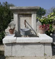 Cette Fontaine De Jardin Est Un Modele Unique Qui A Ete Confectionne Artisanalement Et Avec Le Plus Grand Soi Fontaine De Jardin Fontaine Murale Parement Mural