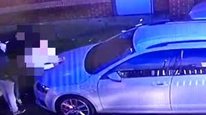 Legnano: coppia fa sesso nel parcheggio di un supermercato davanti ai  clienti