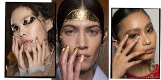 Perfect nail art to go with this festive season and gold and white themed christmas nail art. 15 Christmas Nail Ideas Best Christmas Nail Designs