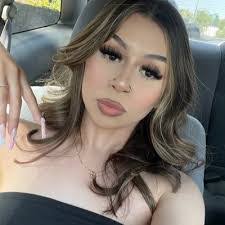 Ashley Cotter's Instagram, Twitter & Facebook