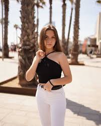 Lucia Correa (@luciacorreaaa_) | Photos and Outfits on 21 Buttons