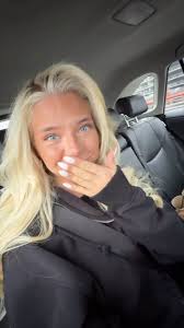 Schönste Aldi Verkäuferin lässt sich Brüste vergrößern!