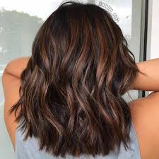 Rich Chocolate Hair With Copper Highlights Haircolorideasforbrunettes Cheveux Bruns Idee Couleur Cheveux Coupe De Cheveux