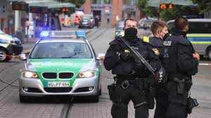 Wie die in würzburg ansässige „main post unter verweis auf polizeikreise berichtete, wurden bei einem „amoklauf drei ein mann habe mit einem messer passanten in der innenstadt angegriffen. Qhh6rlgxqvdcnm