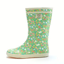 Fini les bottes de pluie avec lesquelles on rase les murs pour ne pas être repérées. 39 Idees De Aigle 160 Ans De Bottes Aigle Bottes Bottes Aigle