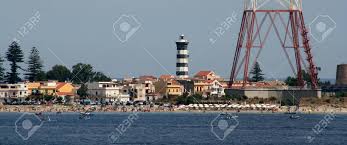 Auf grund seiner günstigen lage von der ursprüngliche name der siedlung war zankle in anlehnung an die sikelische bezeichnung. Strand Und Pylon Torre Faro In Der Nahe Von Messina Sizilien Italien Lizenzfreie Fotos Bilder Und Stock Fotografie Image 31667331