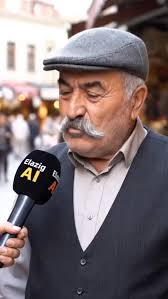 Eskişehir'de pazarda hamallık yapan Ali Ilgın, işten çıktıktan sonra takım  elbise giyip teybi ile birlikte müzik eşliğinde sokak sokak dolaşarak dans  ediyor. Şehrin renkli kişiliklerinden birisi olan Ali Ilgın, işten geriye  kalan