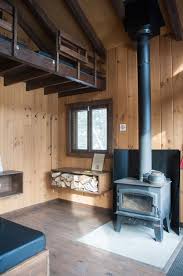 Dormir Dans Une Cabane Dans Les Arbres Au Quebec Kabania Lanaudiere Cabane Dans Les Arbres Petit Chalet En Bois Poele A Bois En Coin