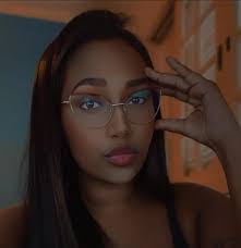 Marcella Rocha's Instagram, Twitter & Facebook