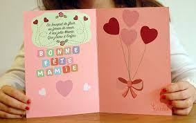 Parce qu'une mamie, ça n'a pas de prix, et que c'est bientôt leur fête, je déclare ouvert un petit concours ! Carte Fete Des Grand Meres En Gommettes Jouonsensemble