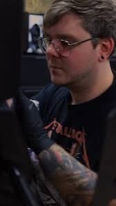 olaf.ros lekker aan het werk bij @tattoojoeyholland! Gemaakt door  lisa.vkcemow