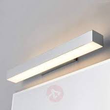 chromglanzende led badleuchte kiana ideal fur die montage uber einem spiegel diese led badleuchte ist im mo led wandleuchten led badleuchte schone badezimmer