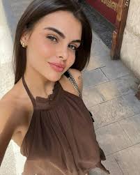 Meet Amanda Kimberlly: Model who is mother to Brazilian icon Neymar's third  child