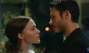 Kubilay aka, cam tavanlar dizisinde genç ve başarılı bir iş insanı olan ve köklü bir aileden gelen cem karakterini canlandırıyor. Cam Tavanlar 1 Bolum Ozet Leyla Ve Cem Savasi Basliyor Dizi Ozetleri