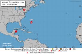 Fotografía cedida por el centro nacional de huracanes (nhc) donde se muestra la localización en el caribe de la depresión tropical fred (extrema izq.), y las tormentas tropicales grace (i) y henri (d). 4h2lhvuvth6rim